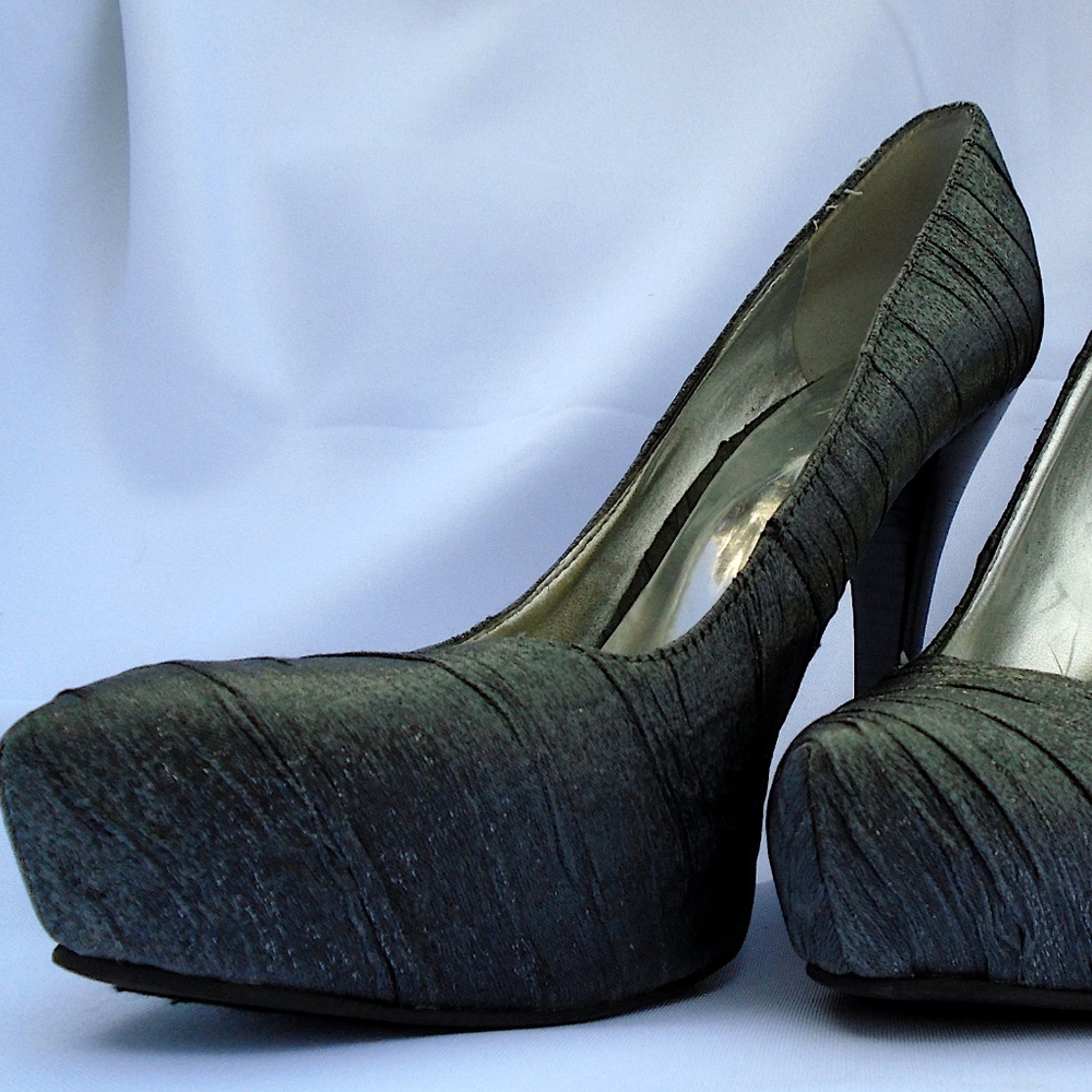 Carlos Santana Privilege Metallic Grey Heels 8